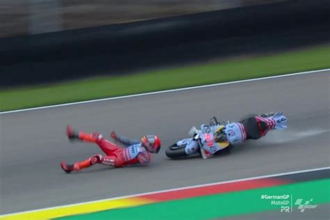 Fuerte caída de Marc Márquez en Sachsenring.